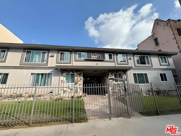 $1,395 | 228 South Mariposa Avenue, Unit 17, Los Angeles, CA 90004