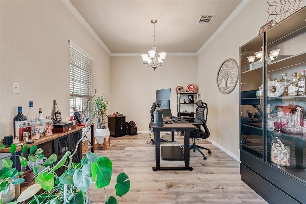 5002 Crawfish Lane Garland, TX 75043 - Photo 7 of 37
