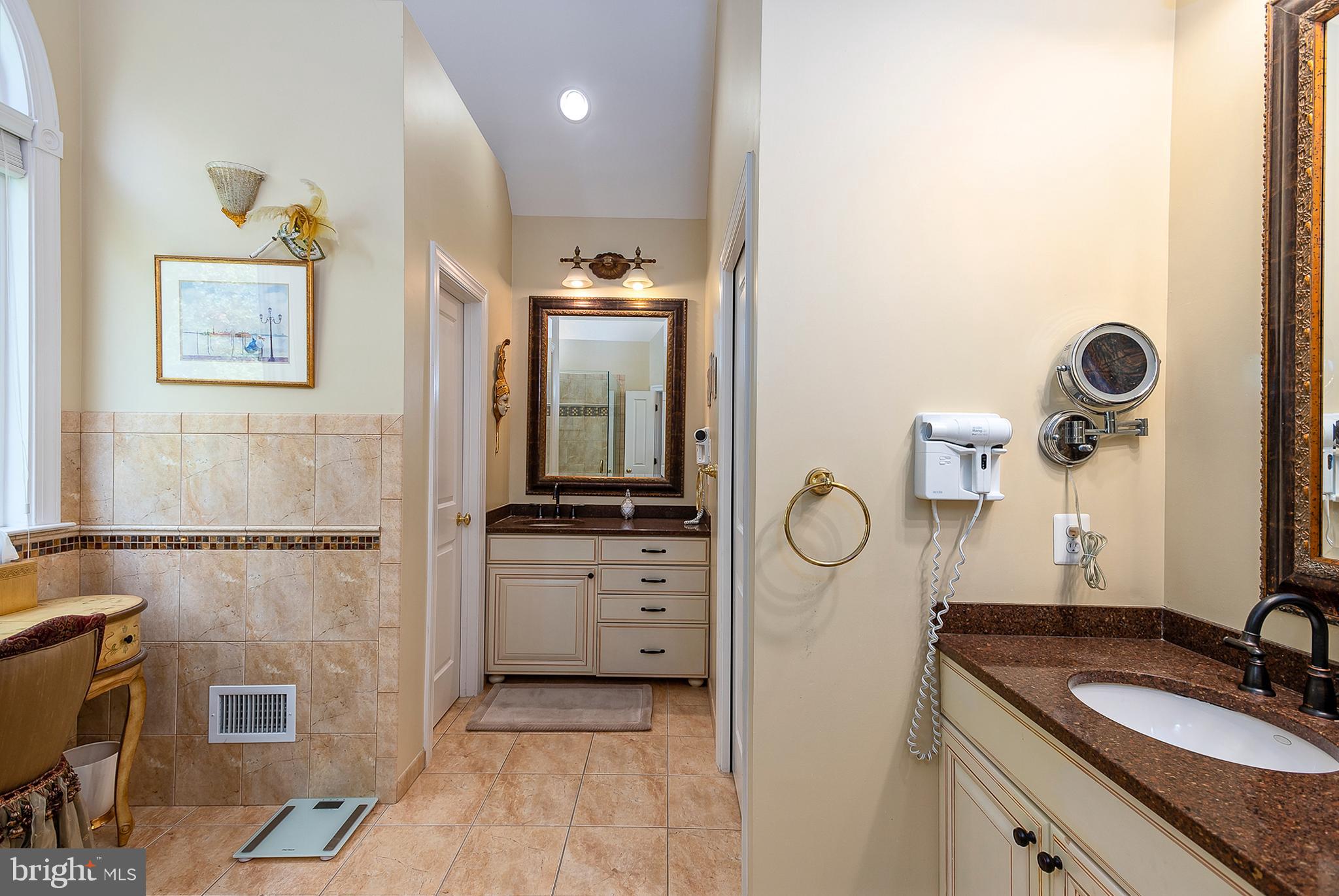 201 West Circle Laurel, MD 20707 - Photo 25 of 62 Primary Bedroom Bathroom