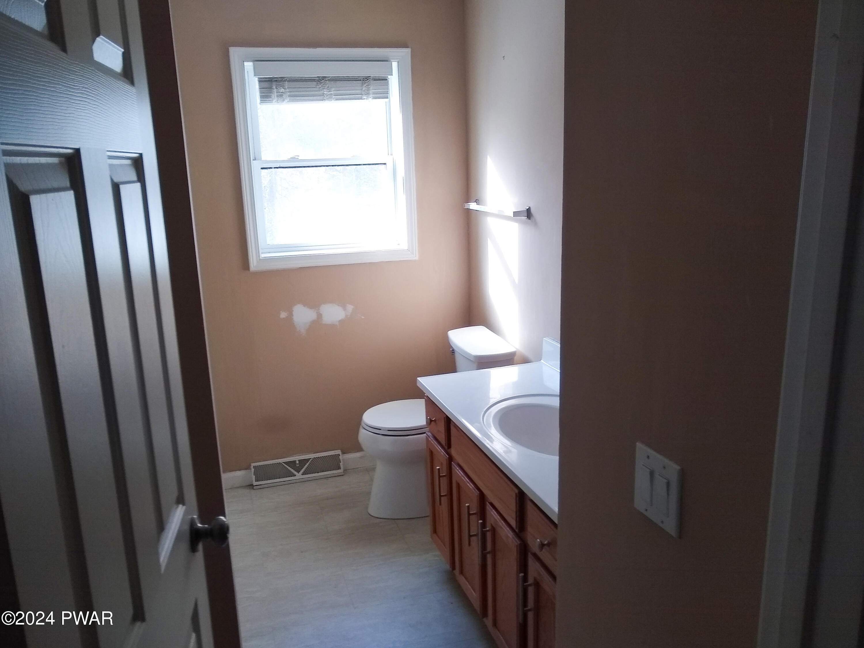 204 Meadow Ridge Acres Road Milford, PA 18337 - Photo 15 of 31 1st_bath-prim