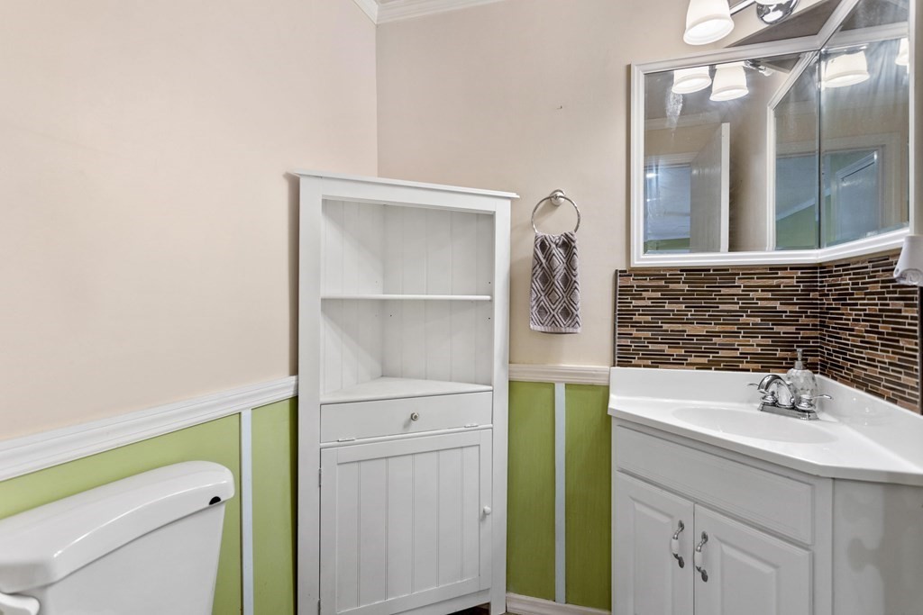 33 Trailside Way, Unit 33 Ashland, MA 01721 - Photo 9 of 26 a bathroom with a sink and a mirror