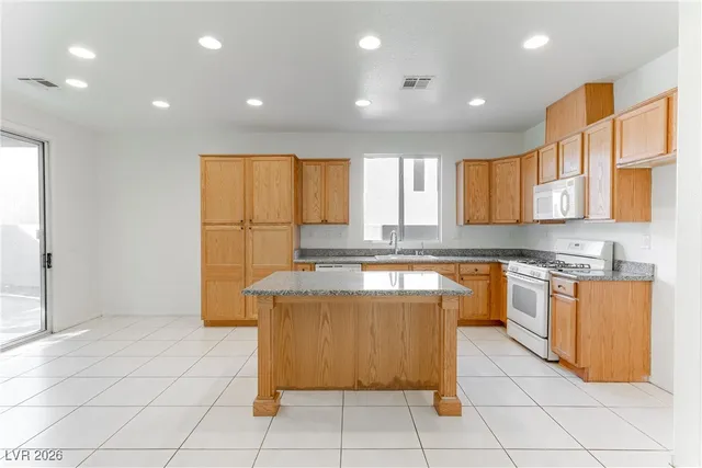 $2,175 | 523 Moses Lake Court, Henderson, NV 89002