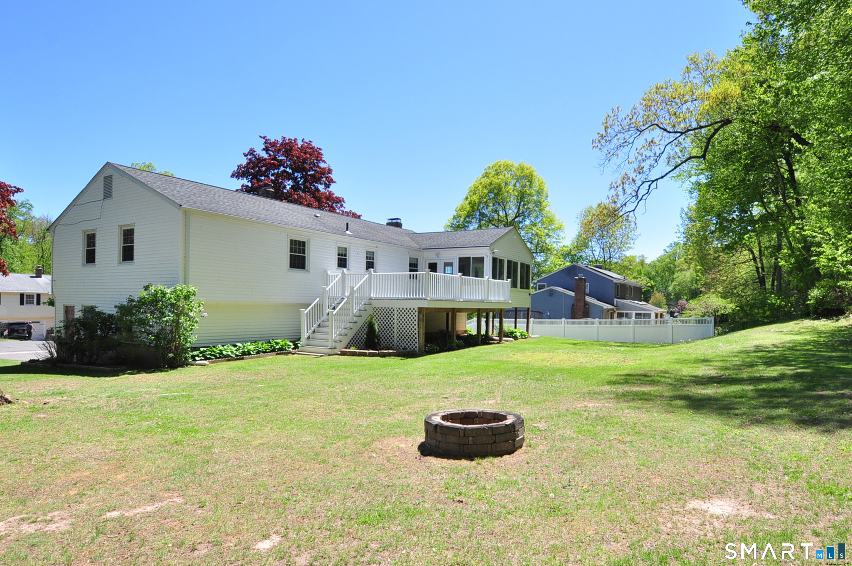 85 Winthrop Road Windsor, CT 06095 - Photo 2 of 36