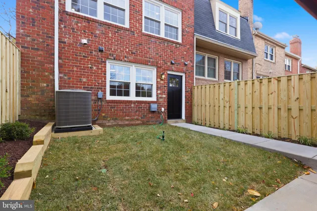$899,000 | 10400 Whitehead Street, Fairfax, VA 22030