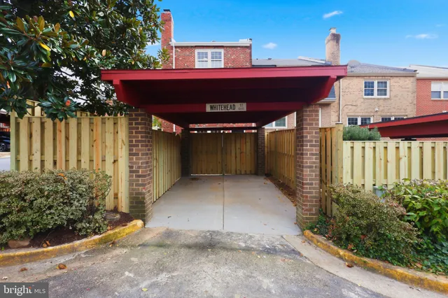 $899,000 | 10400 Whitehead Street, Fairfax, VA 22030