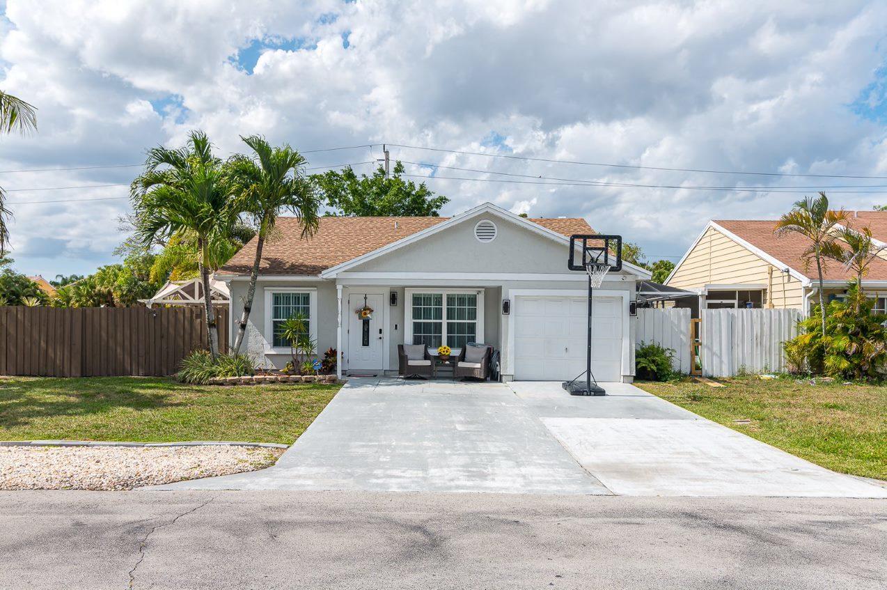 11063 Model Circle East Boca Raton, FL 33428 - Photo 1 of 26 photo-20(1)