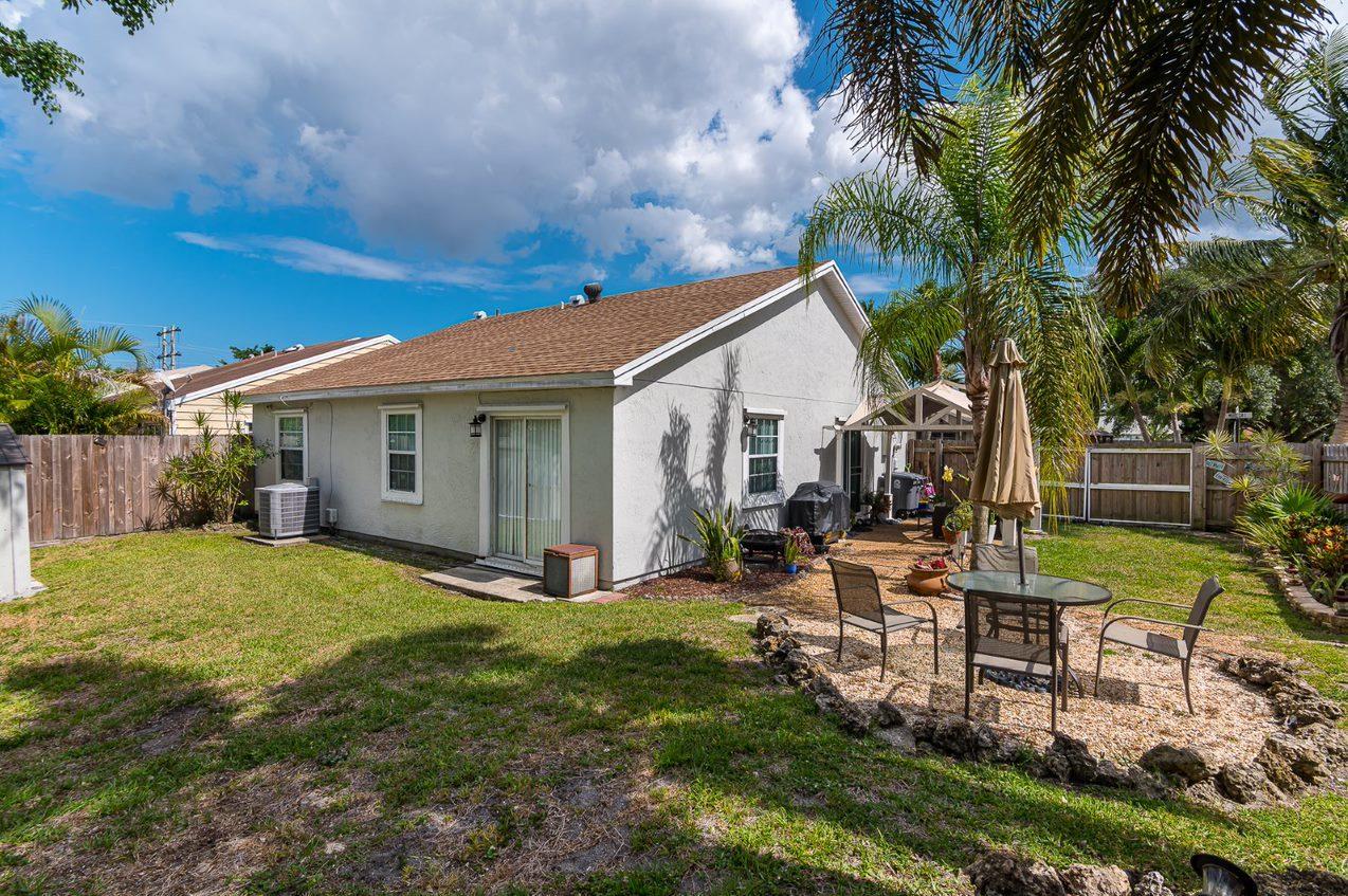 11063 Model Circle East Boca Raton, FL 33428 - Photo 22 of 26 photo-17(1)