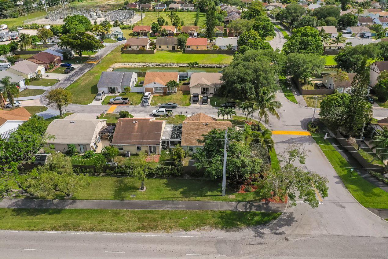 11063 Model Circle East Boca Raton, FL 33428 - Photo 23 of 26 photo-23(1)