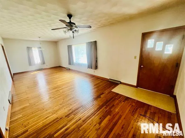 $85,000 | 100 North Oliver Street, Joy, IL 61260