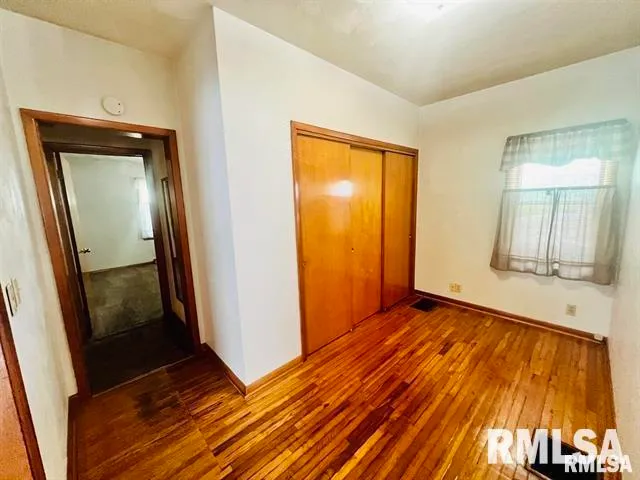 $85,000 | 100 North Oliver Street, Joy, IL 61260