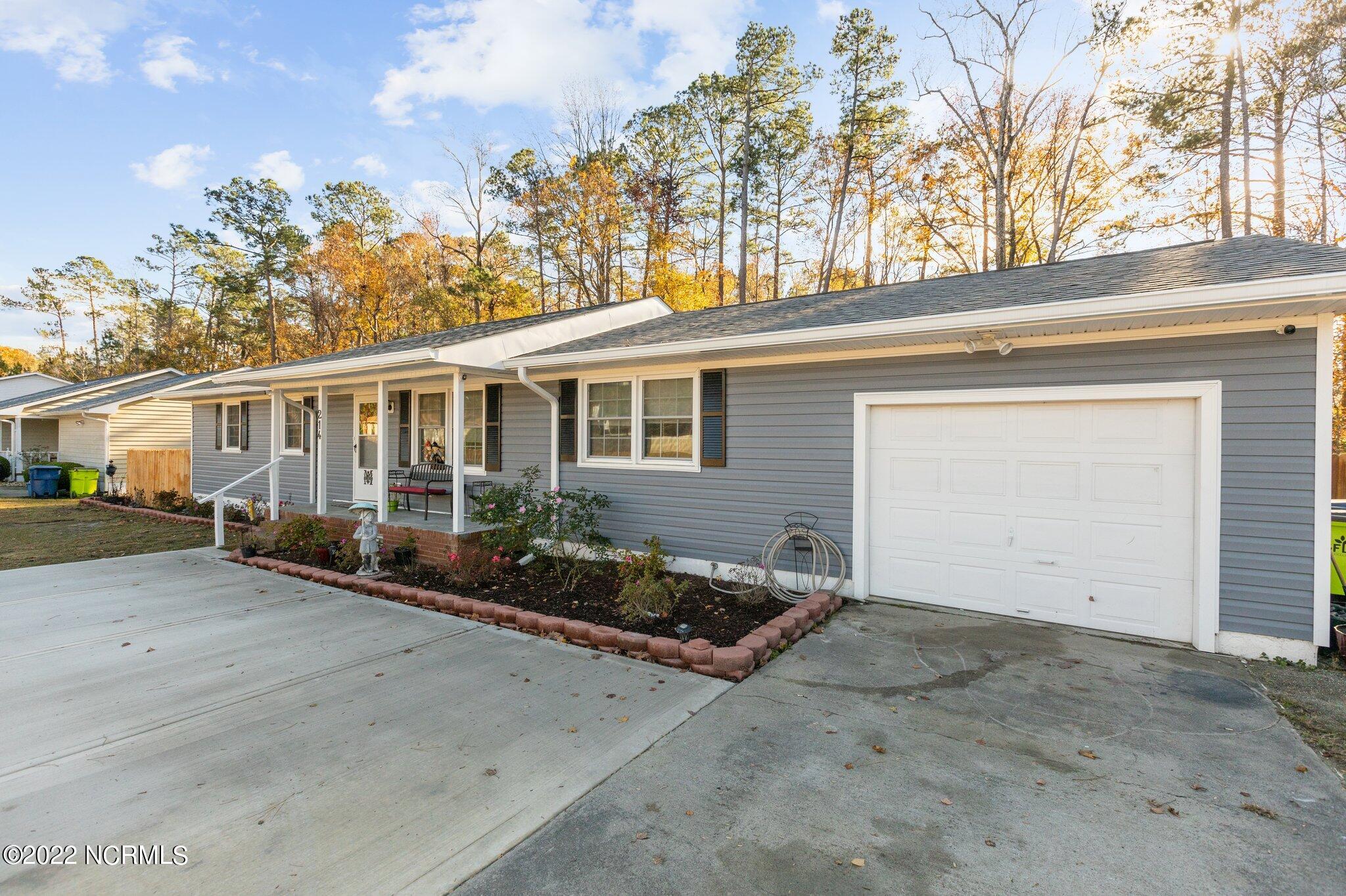 214 Manchester Road Havelock, NC 28532 - Photo 3 of 54 3-web-or-mls-2I3A0003