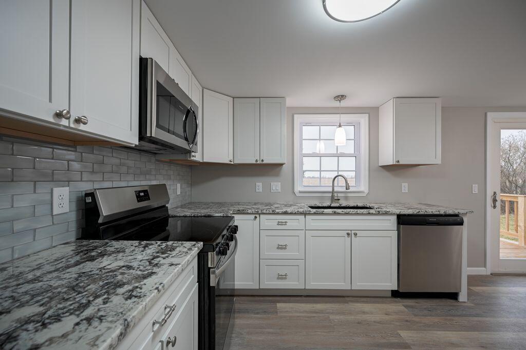 17 Columbus Drive Rouses Point, NY 12979 - Photo 14 of 25 17 Columbus Dr kitchen 2