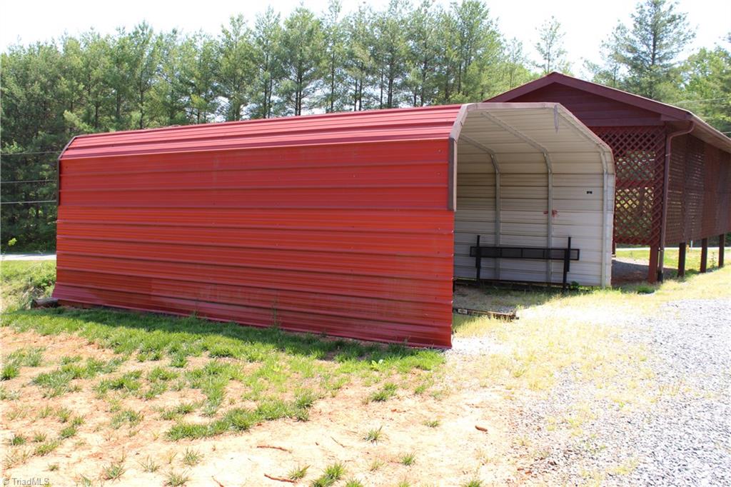 2957 Mountain Road Walnut Cove, NC 27052 - Photo 4 of 29 Gallery Image 4