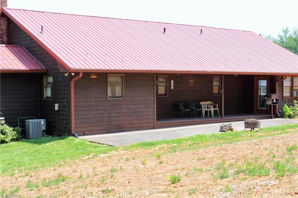 2957 Mountain Road Walnut Cove, NC 27052 - Photo 10 of 29 Gallery Image 10