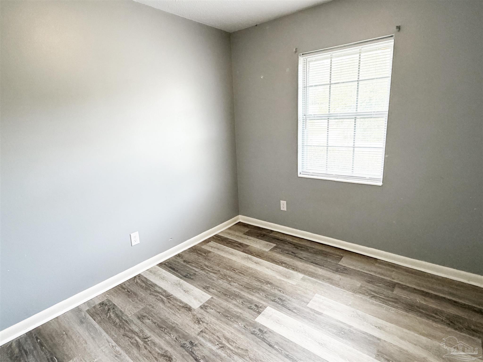 2053 Tomlinson Road Pensacola, FL 32526 - Photo 17 of 27 an empty room with a window
