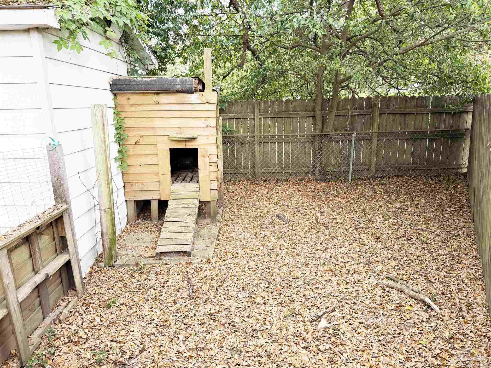 2053 Tomlinson Road Pensacola, FL 32526 - Photo 26 of 27 a view of a pathway with a small yard