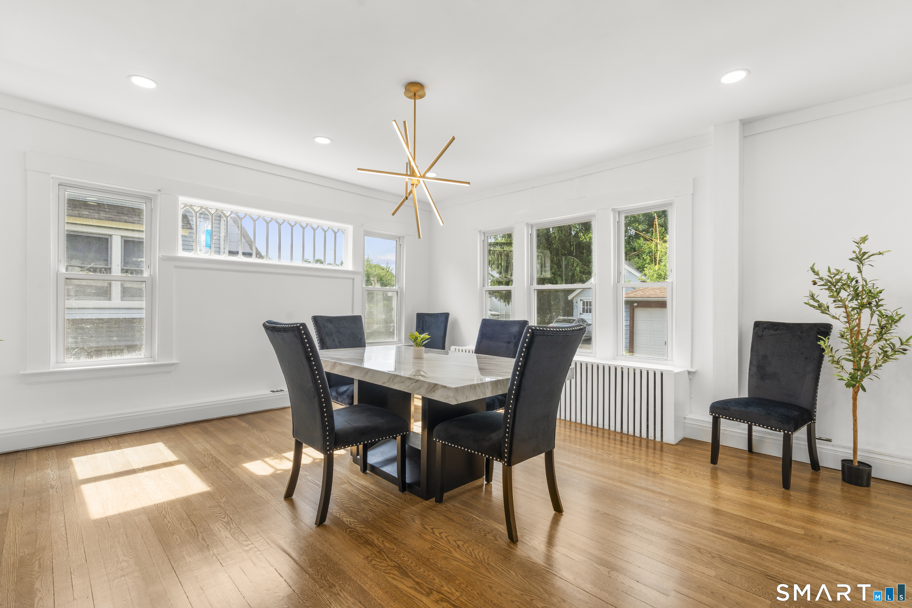 215 Stratford Road New Britain, CT 06053 - Photo 3 of 33