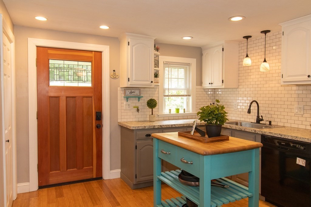 68 West Shore Road Holbrook, MA 02343 - Photo 3 of 36
