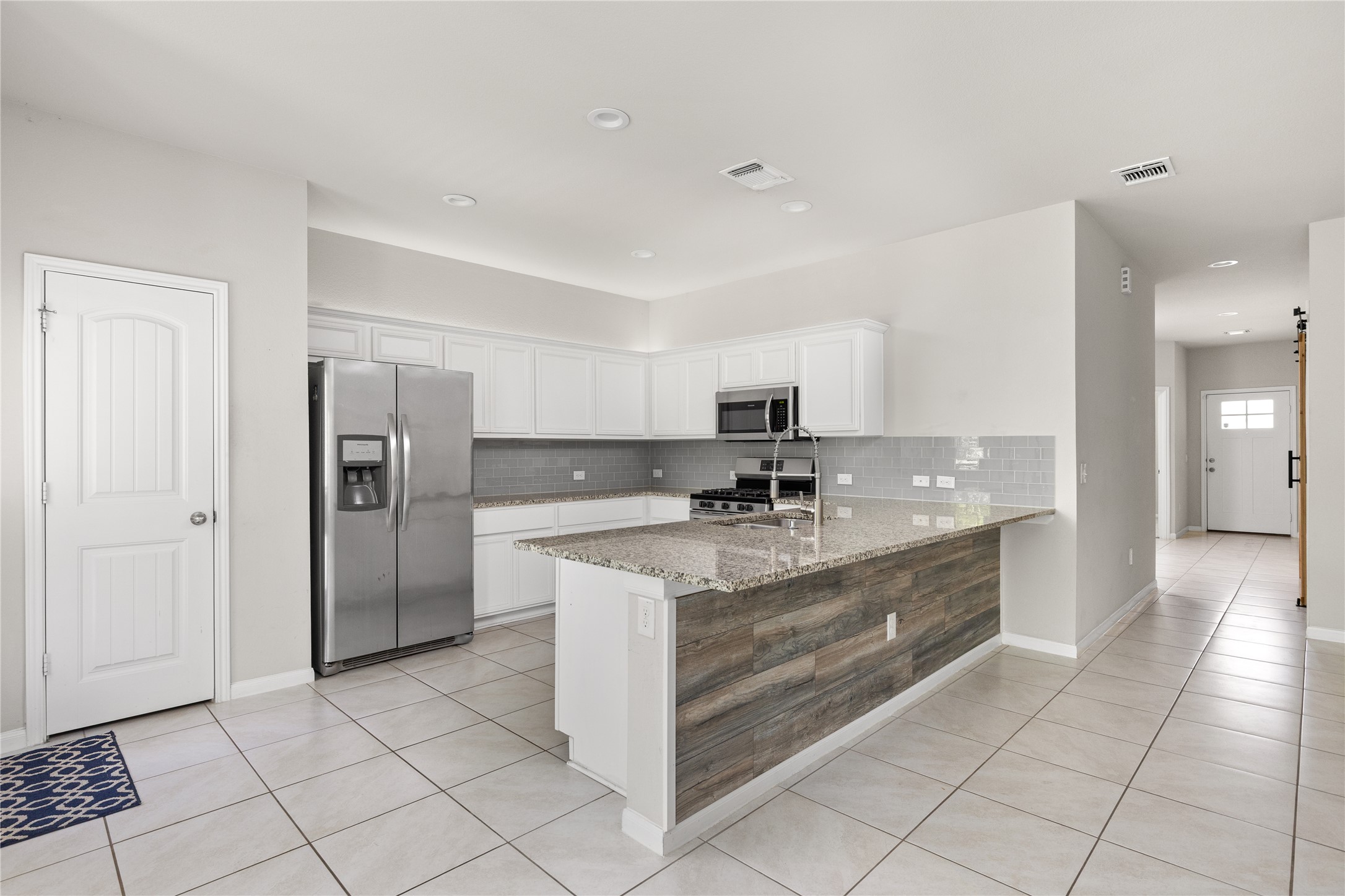 6601 Ranchito Drive Austin, TX 78744 - Photo 9 of 28