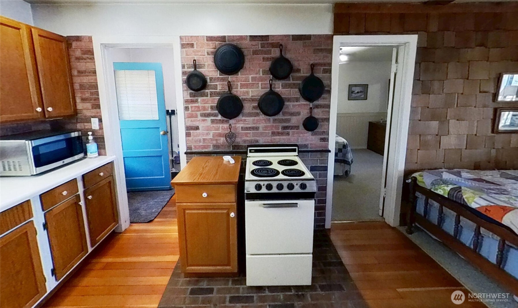 1671 Oak Bay Road Port Hadlock, WA 98339 - Photo 23 of 33 a kitchen with a stove and a microwave