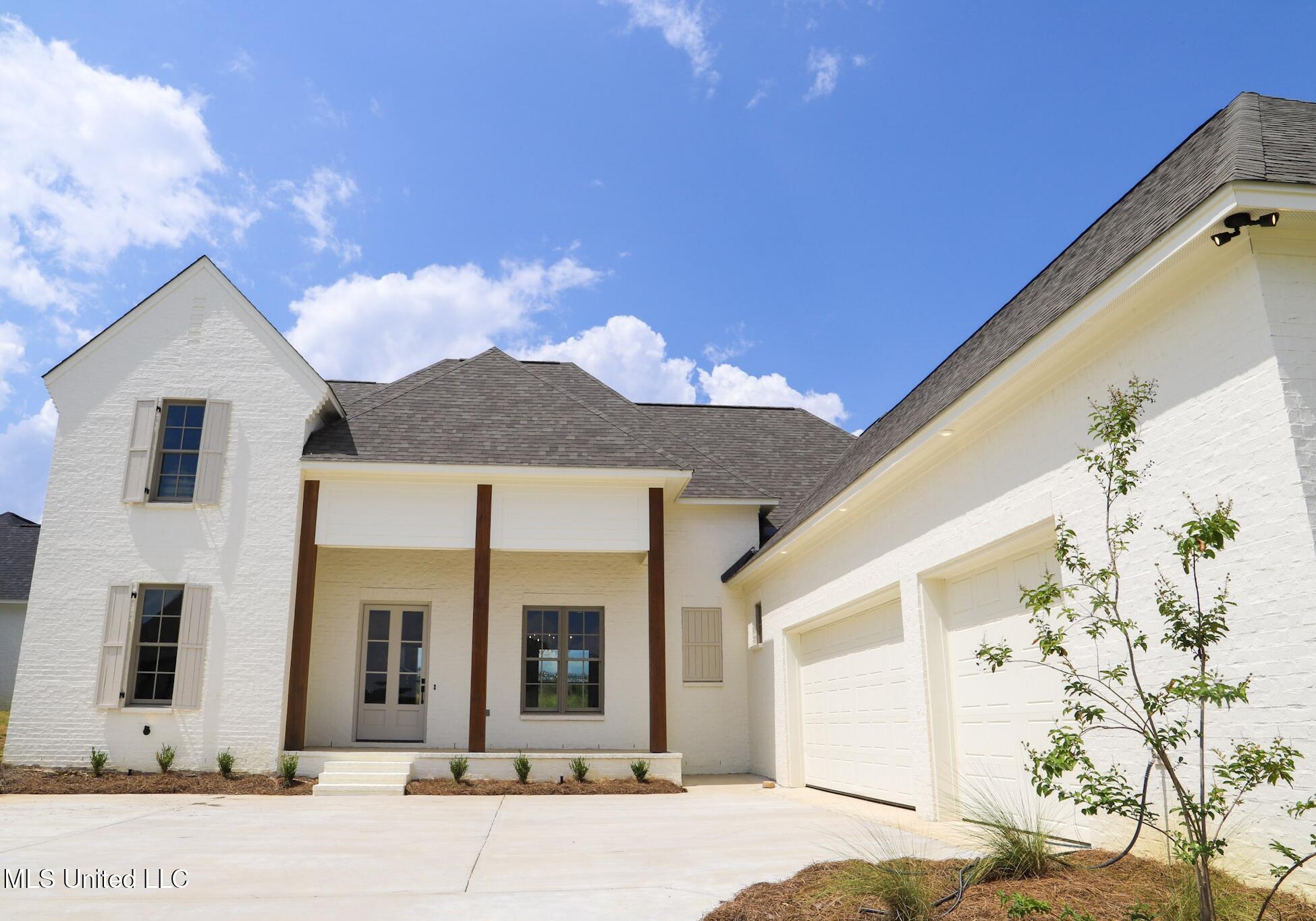 129 Genoa Drive Madison, MS 39110 - Photo 3 of 22 IMG_8057