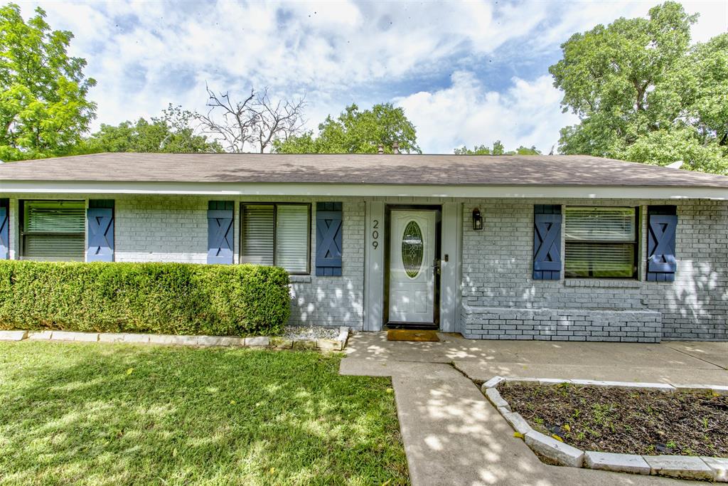209 Case Street Weatherford, TX 76086 - Photo 1 of 25 Welcome to 209 Case Street!