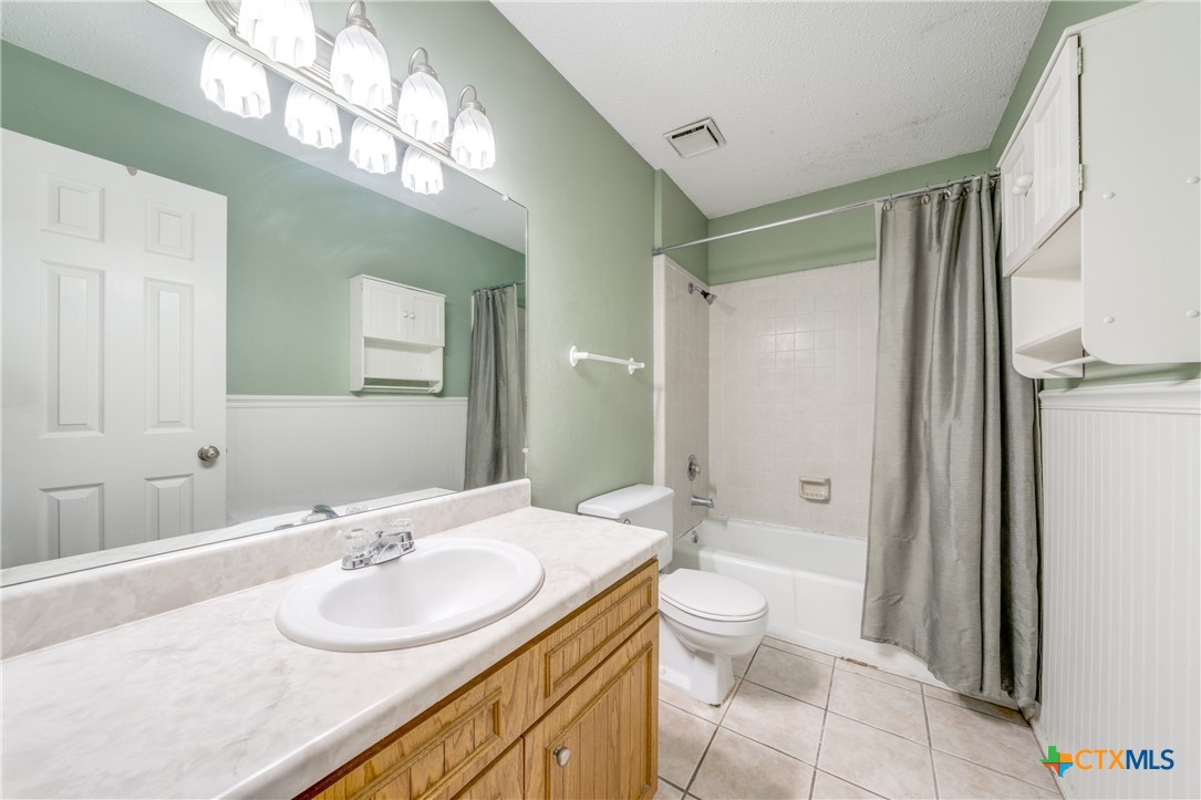 111 Oldtowne Road Seguin, TX 78155 - Photo 25 of 31 a bathroom with a sink a toilet and shower