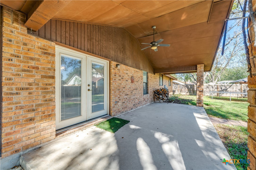 111 Oldtowne Road Seguin, TX 78155 - Photo 29 of 31 a view of a porch