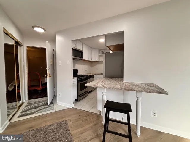 $1,550 | 5340 Holmes Run Parkway, Unit 1003, Alexandria, VA 22304