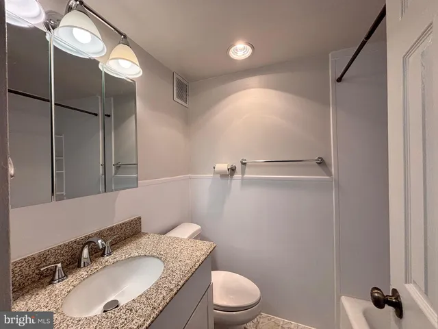 $1,550 | 5340 Holmes Run Parkway, Unit 1003, Alexandria, VA 22304