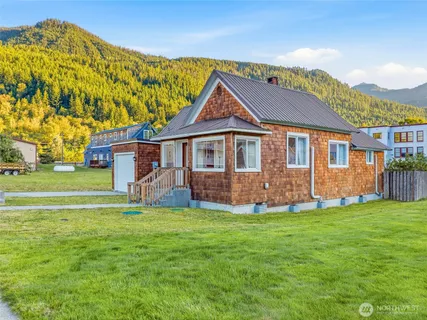 $585,000 | 115 5th Street North, Skykomish, WA 98288