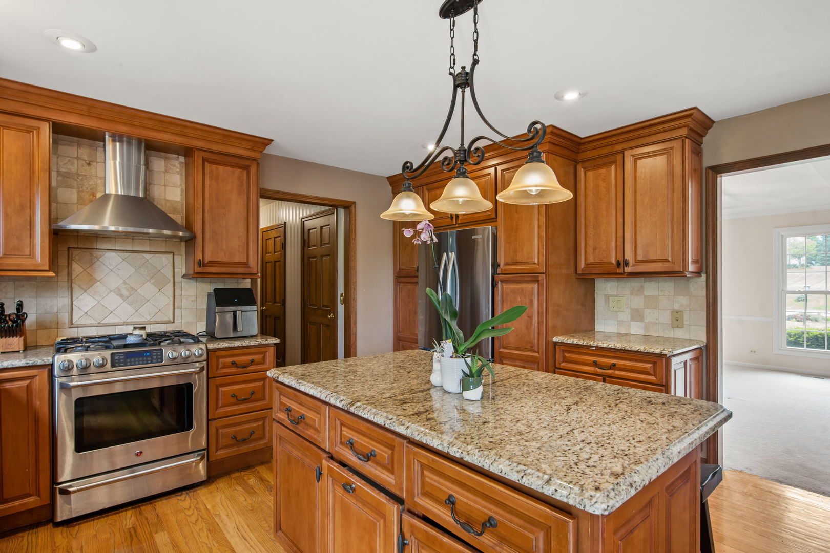 39W118 Baert Road St. Charles, IL 60175 - Photo 11 of 33