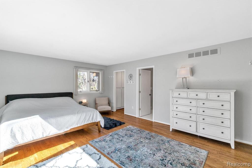 34412 Quaker Valley Road Farmington Hills, MI 48331 - Photo 22 of 57