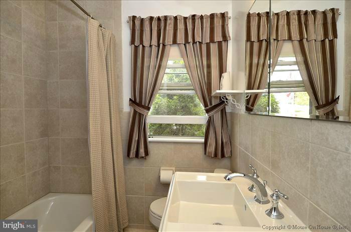 9500 2nd Avenue Silver Spring, MD 20910 - Photo 7 of 14 Bath