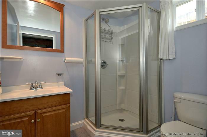 9500 2nd Avenue Silver Spring, MD 20910 - Photo 10 of 14 Bath