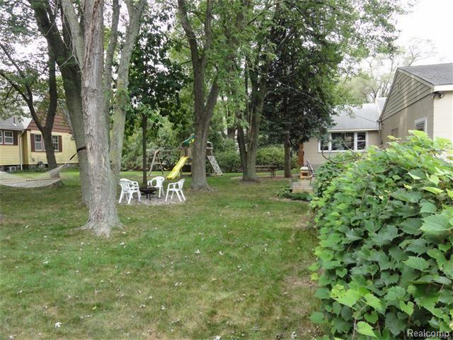 21054 Inkster Road Southfield, MI 48033 - Photo 4 of 17