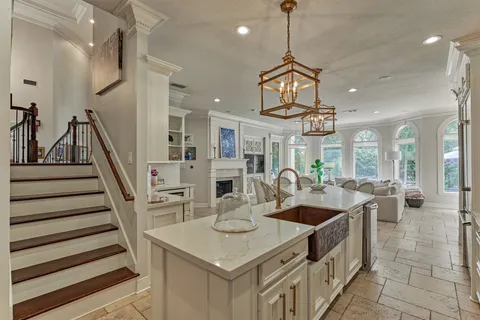 $1,595,000 | 319 South Silvershire Circle, The Woodlands, TX 77381