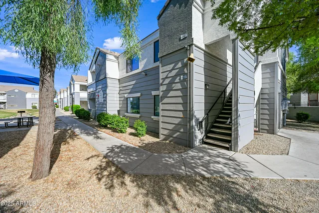 a view of a pathway of a house