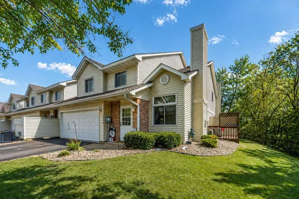 $272,000 | 7040 49th Street North, Oakdale, MN 55128