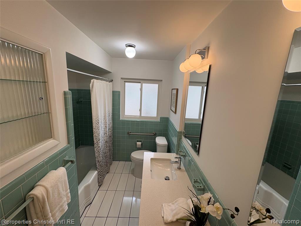 17330 Beverly Road Beverly Hills, MI 48025 - Photo 15 of 24