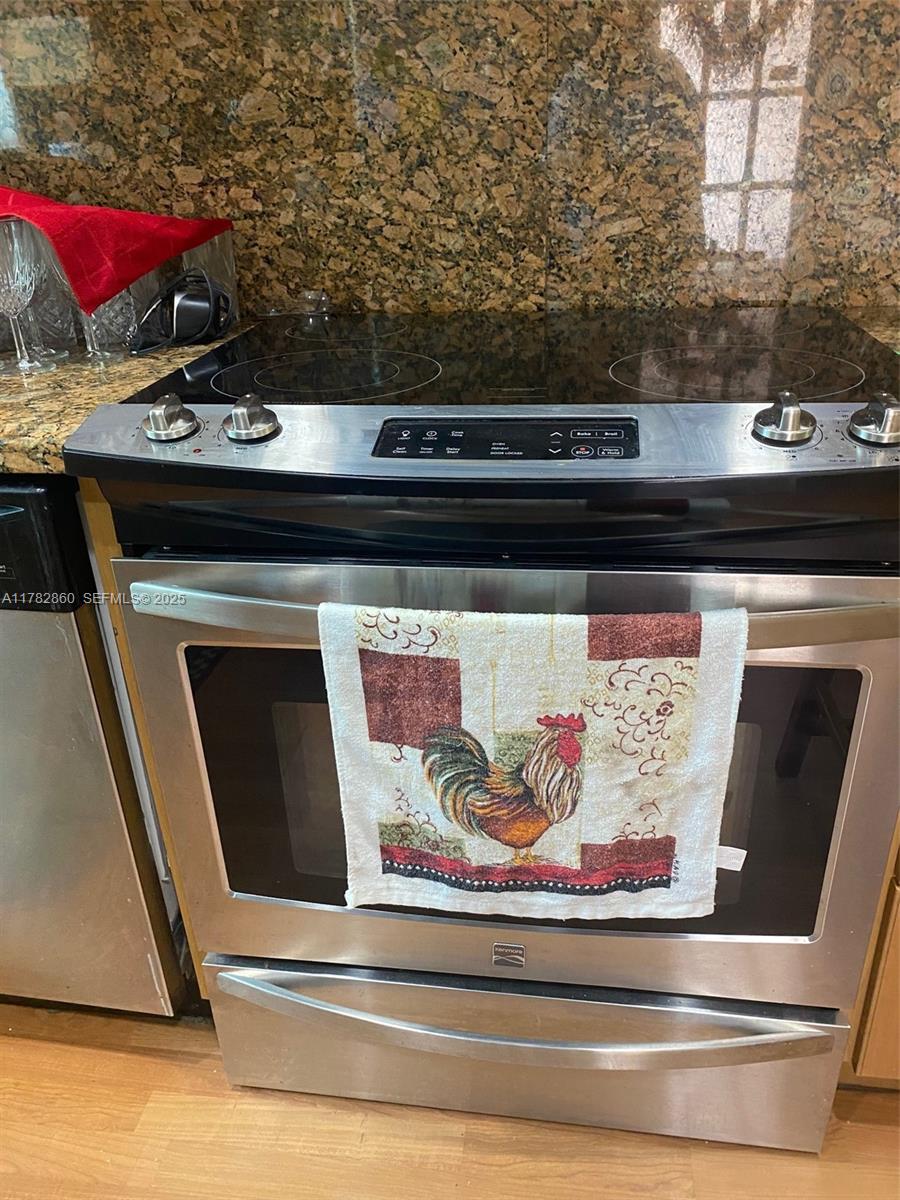 6331 Southwest 17th Street West Miami, FL 33155 - Photo 13 of 42