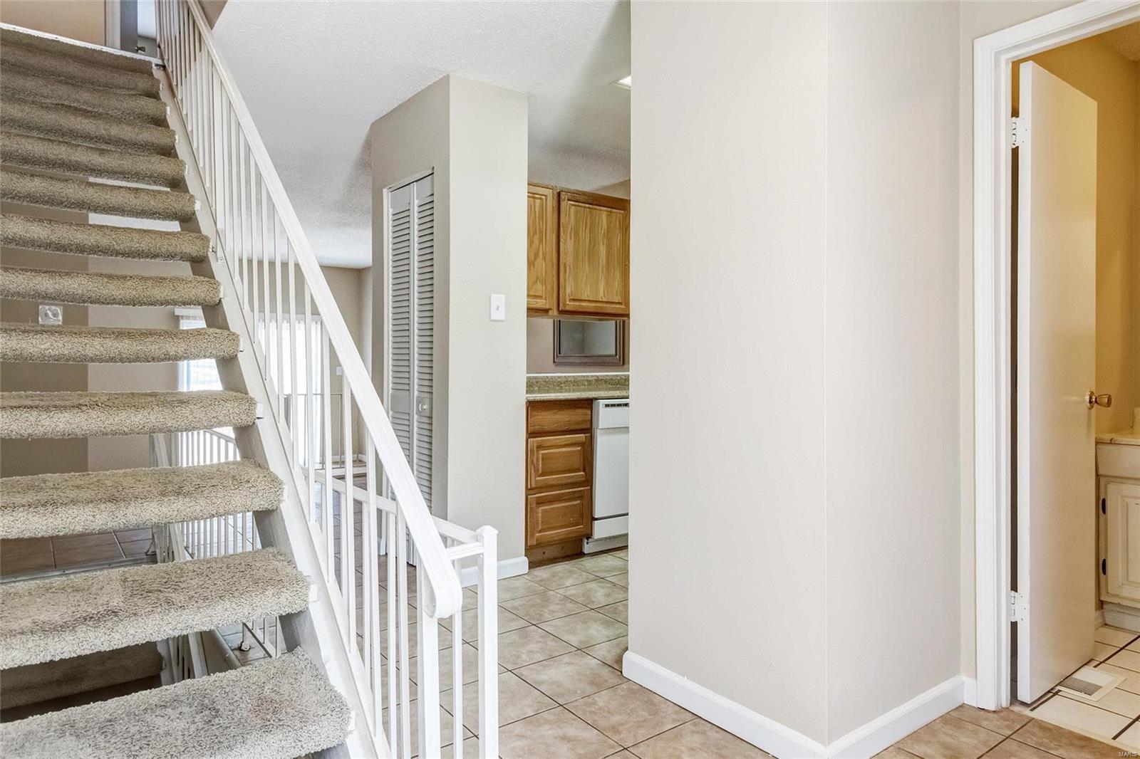 1210 Wicklow Road, Unit F Ballwin, MO 63021 - Photo 4 of 25 Gallery Image 4