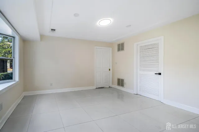 $1,299,000 | 8 Stephenville Parkway, Edison, NJ 08820