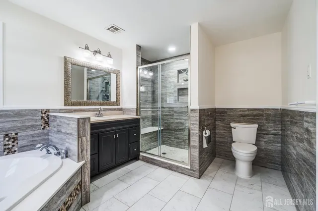 $1,299,000 | 8 Stephenville Parkway, Edison, NJ 08820