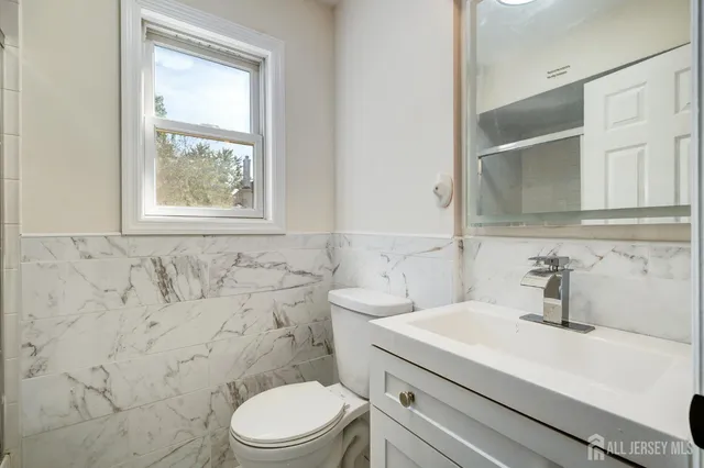 $1,249,900 | 8 Stephenville Parkway, Edison, NJ 08820