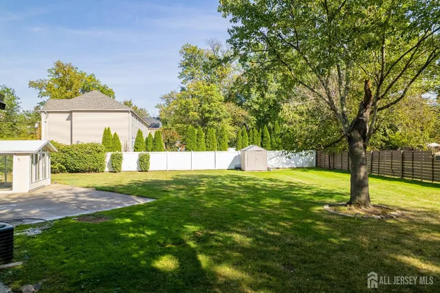 $1,249,900 | 8 Stephenville Parkway, Edison, NJ 08820