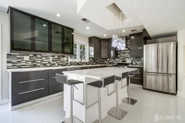 $1,299,000 | 8 Stephenville Parkway, Edison, NJ 08820