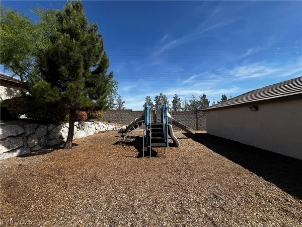 $1,700 | 1725 Queen Victoria Street, Unit 204, Las Vegas, NV 89144