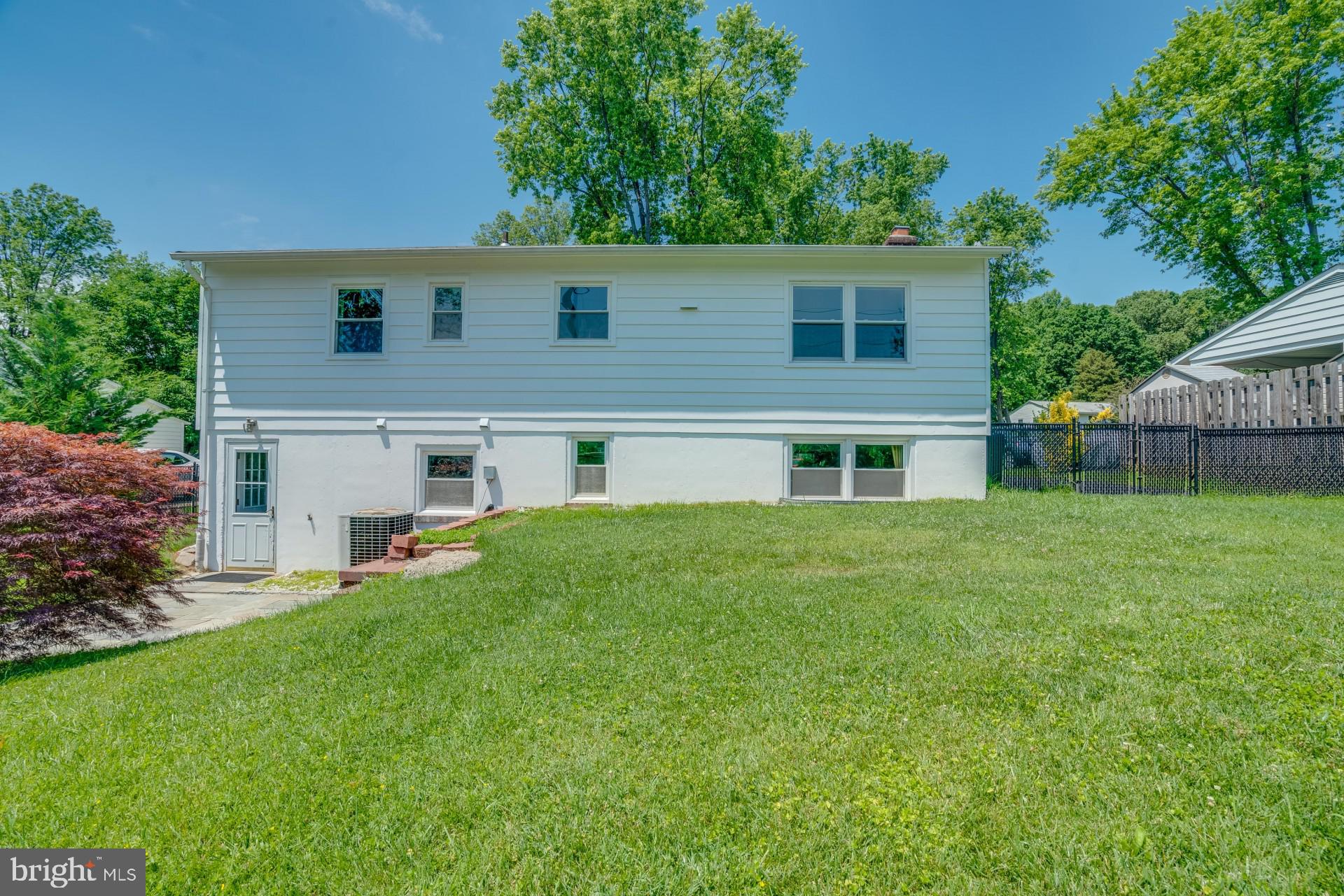 11820 Fernshire Road Gaithersburg, MD 20878 - Photo 23 of 25 Gallery Image 23