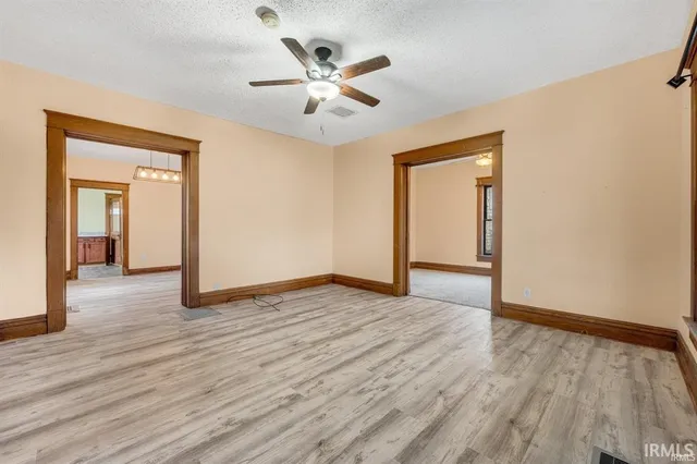 $189,900 | 301 East Mitchell Street, Kendallville, IN 46755